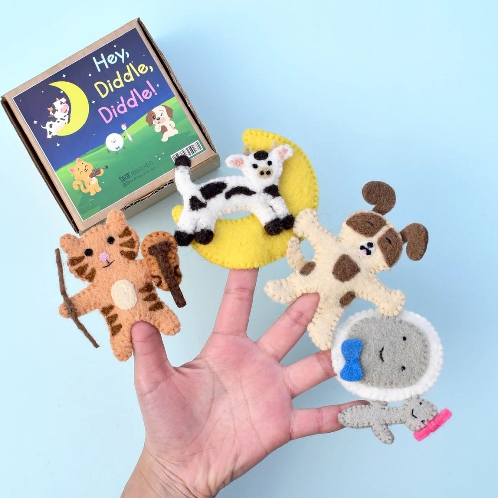 Tara Treasure Hey Diddle Diddle Finger Puppet Set
