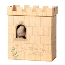 Load image into Gallery viewer, Maileg Princess & The Pea Big Sister Mouse