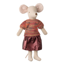 Load image into Gallery viewer, Maileg Skirt and Knitted Blouse for Mum Mouse
