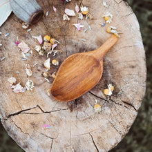 Load image into Gallery viewer, Wooden Handcrafted Leaf Scoop