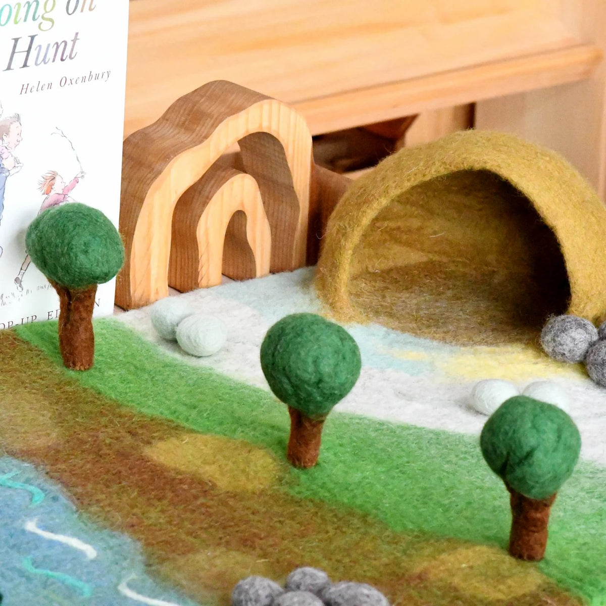 Tara Treasures Large Bear Cave Playmat