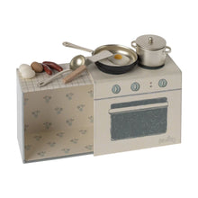 Load image into Gallery viewer, Maileg Mouse Cooking Set
