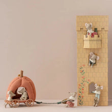 Load image into Gallery viewer, Maileg Pumpkin Carriage, Mouse
