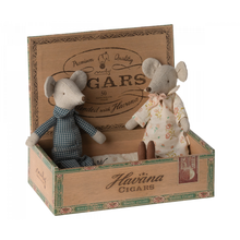 Load image into Gallery viewer, Maileg Grandma And Grandpa Mice in Cigar Box
