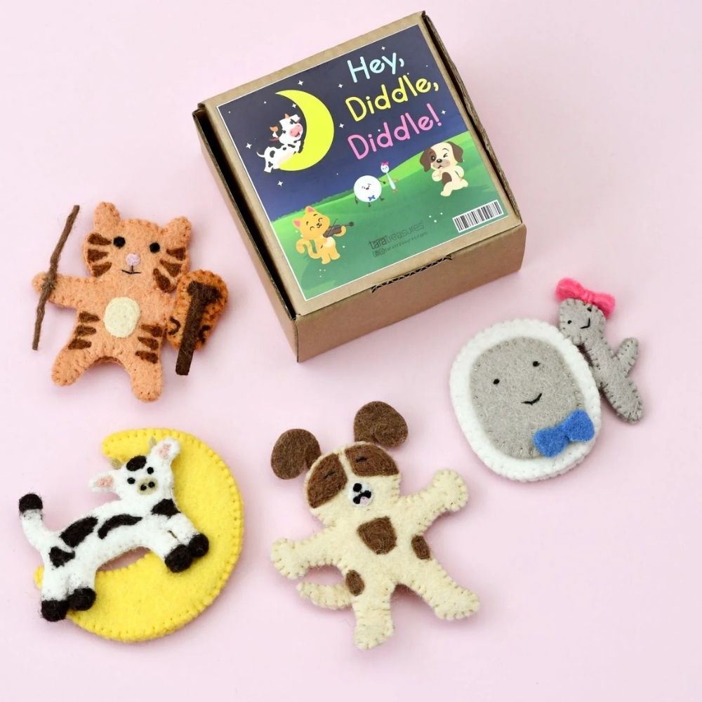 Tara Treasure Hey Diddle Diddle Finger Puppet Set