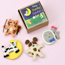 Load image into Gallery viewer, Tara Treasure Hey Diddle Diddle Finger Puppet Set
