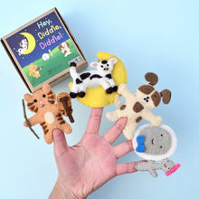 Load image into Gallery viewer, Tara Treasure Hey Diddle Diddle Finger Puppet Set
