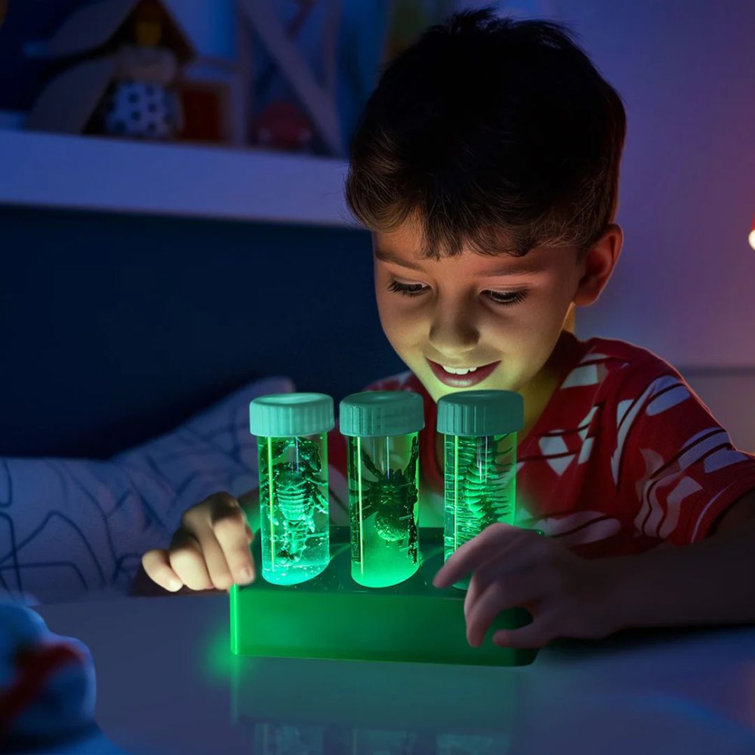 4M KidzLabs Glow Creepy Crawly Digging Lab