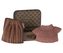 Load image into Gallery viewer, Maileg Knitted Blouse and Skirt in Suitcase *** PRE-ORDER June ***
