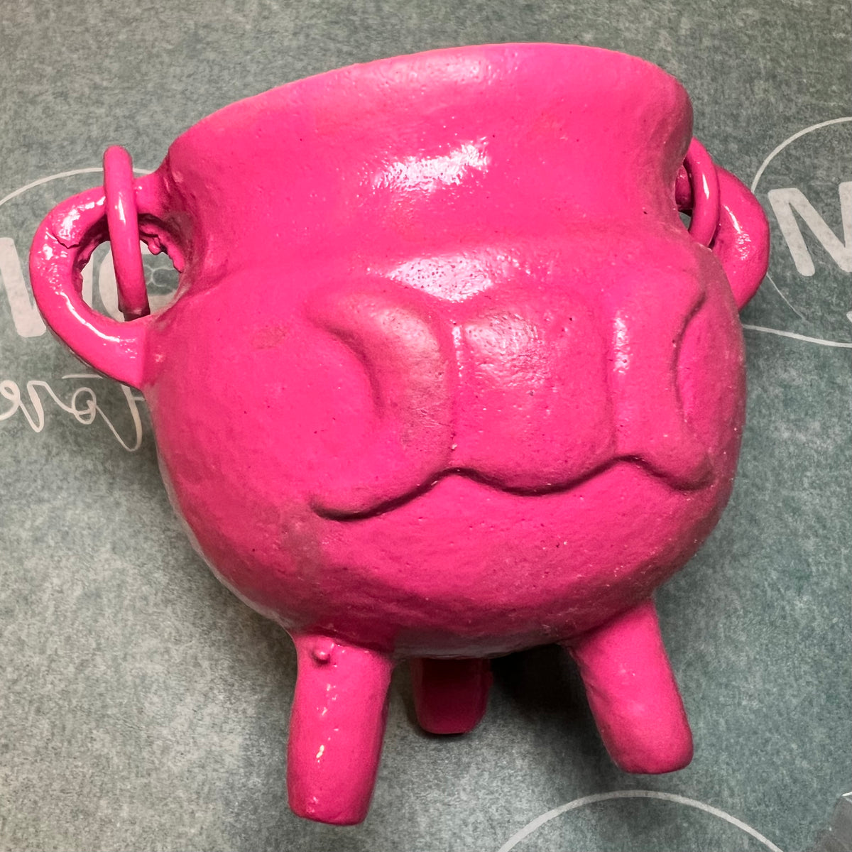 Triple Moon Cast Iron Coloured Cauldron Small Pink ** IMPerfect **