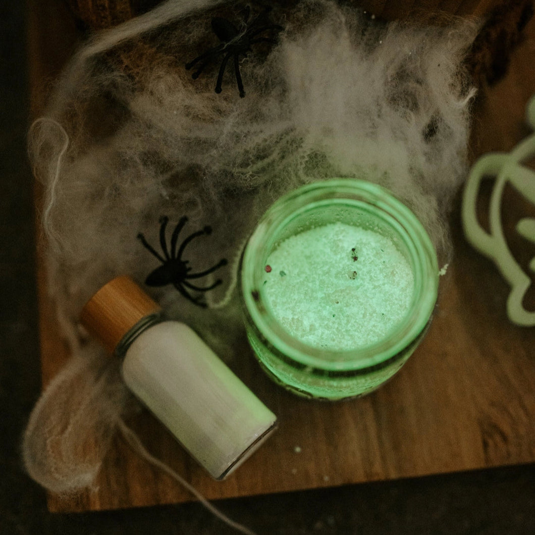 The Little Potion Co: Glow Snow - Glows in the Dark