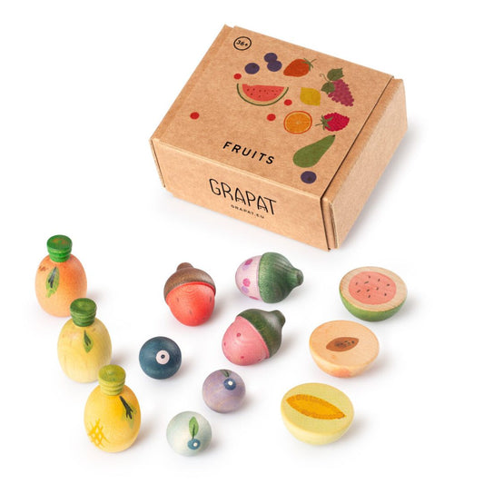 Set of wooden fruit toys with a 'Grapat' branded box on a white background
