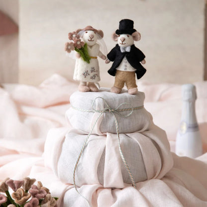 Gry & Sif Mouse Bride Small White Decoration ** FINAL SALE **