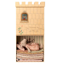 Load image into Gallery viewer, Maileg Princess &amp; The Pea Big Sister Mouse
