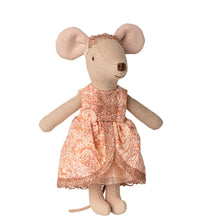 Load image into Gallery viewer, Maileg Princess &amp; The Pea Big Sister Mouse
