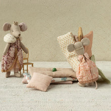 Load image into Gallery viewer, Maileg Princess &amp; The Pea Big Sister Mouse

