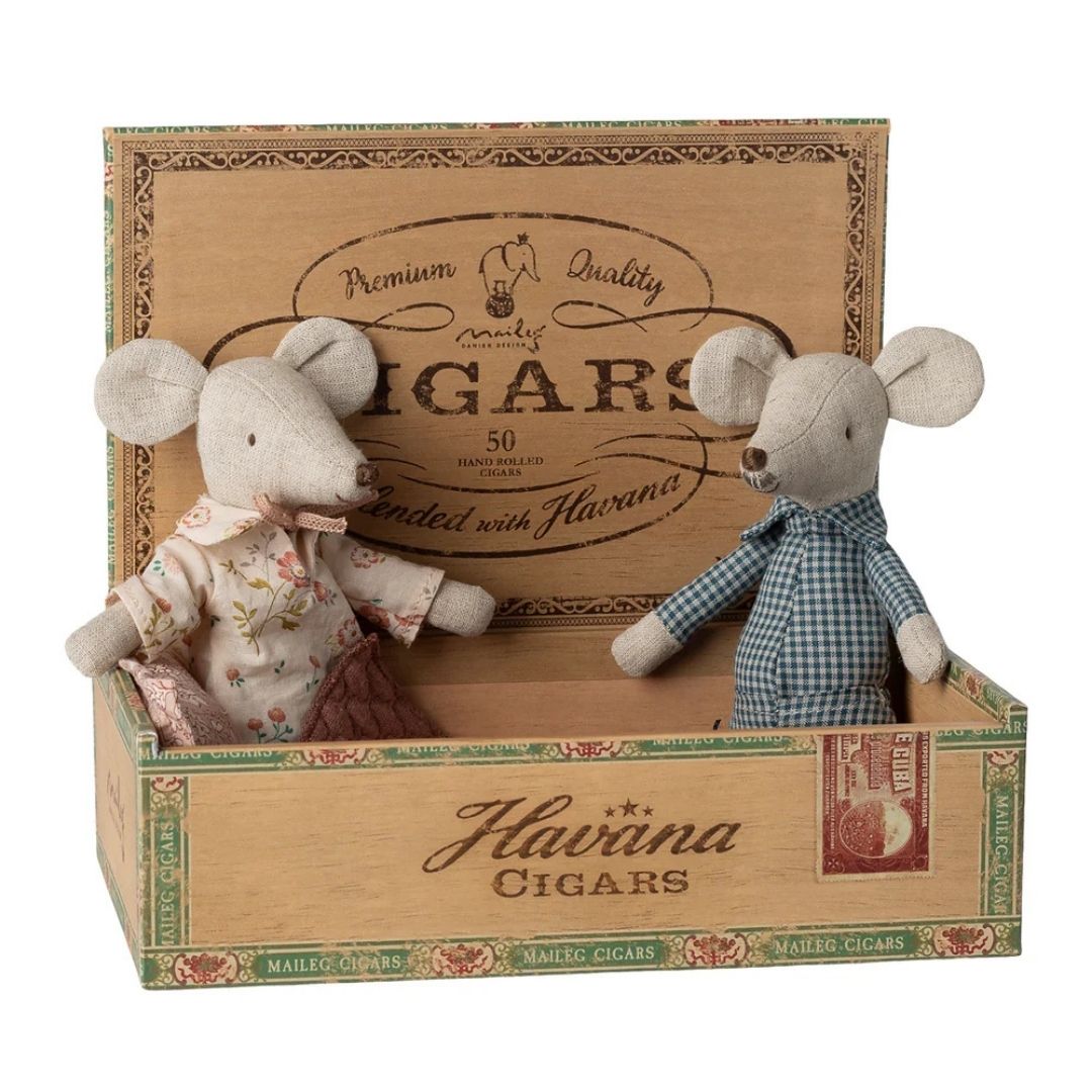 Maileg Grandma and Grandpa Mice in Cigarbox (2026)