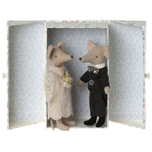 Load image into Gallery viewer, Maileg Mice Wedding Couple in Box
