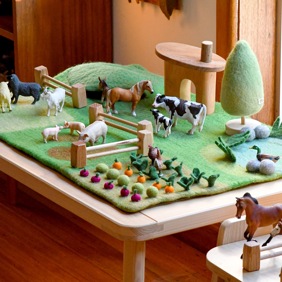 Tara Treasures Large Farm Playmat