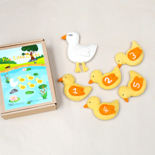 Load image into Gallery viewer, Tara Treasures Five Little Ducks, Finger Puppet Set
